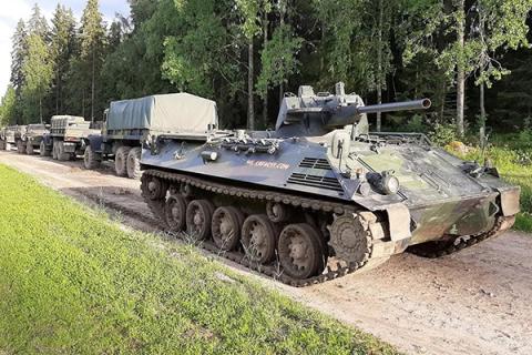 Yhdistetty panssarivaunu ja maastokuorma-autosafari.